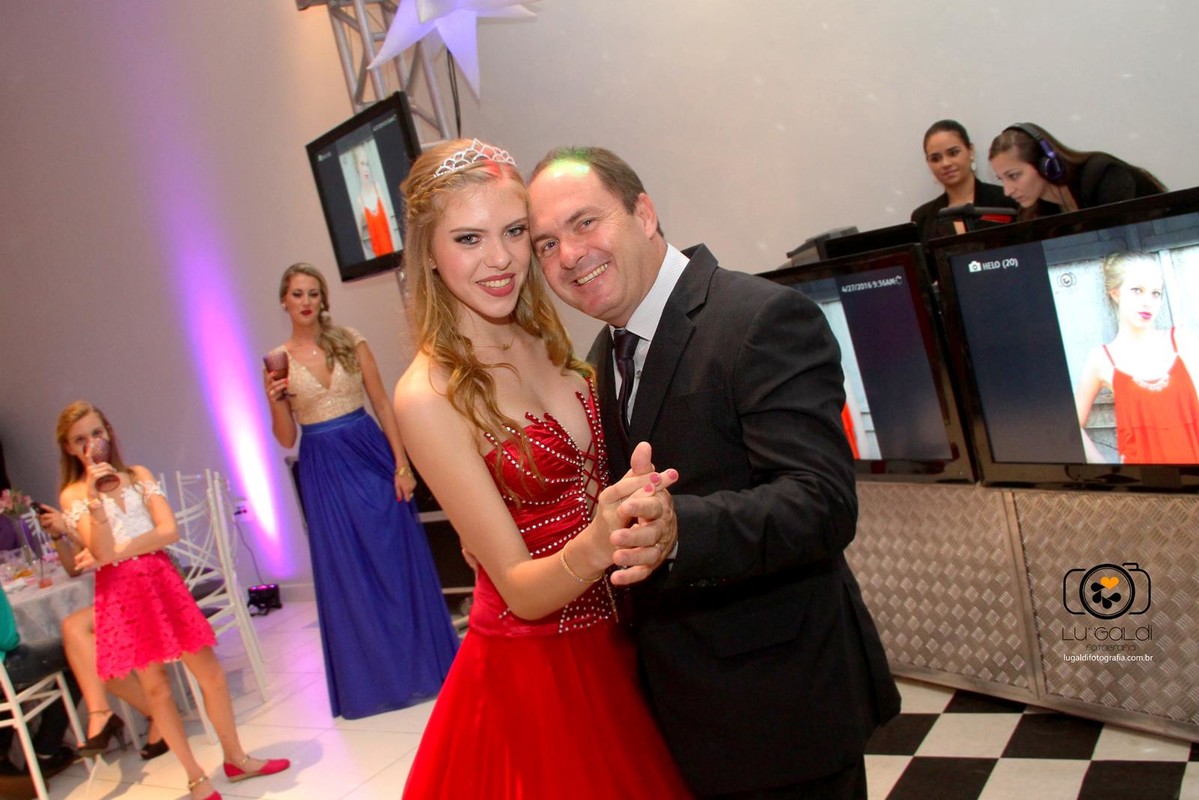 Fotos tiradas por Lu Galdi Fotografia , registrando o dia especial de Heloisa Nicoletti , 15 anos , debutante , na cidade de Piracicaba/SP , no Espaço  Portal Festas e Eventos , com Buffet D'or , decoração Gisele Delamutta