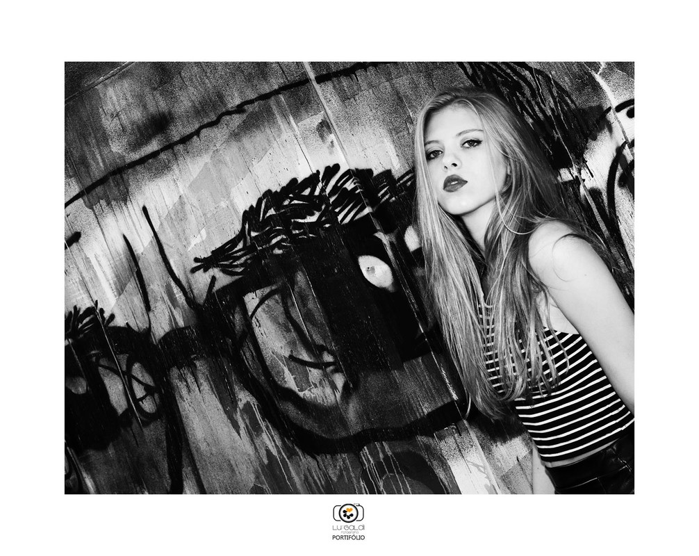 Fotos tiradas por Lu Galdi Fotografia , portifólio Black and White , na cidade de Piracicaba/SP , fotos decoração do estudio em molduras