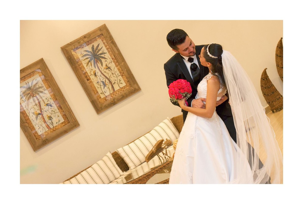 Fotos tiradas por Lu Galdi Fotografia , na cidade de Piracicaba/SP , registrando casamento de Ariane e Jairo , na Igreja São José e Recepção no Maravilha Eventos .