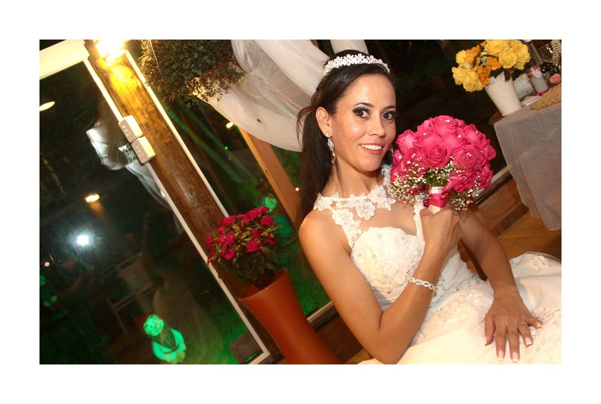 Fotos tiradas por Lu Galdi Fotografia , na cidade de Piracicaba/SP , registrando casamento de Ariane e Jairo , na Igreja São José e Recepção no Maravilha Eventos .