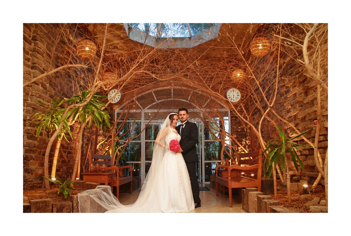 Fotos tiradas por Lu Galdi Fotografia , na cidade de Piracicaba/SP , registrando casamento de Ariane e Jairo , na Igreja São José e Recepção no Maravilha Eventos .