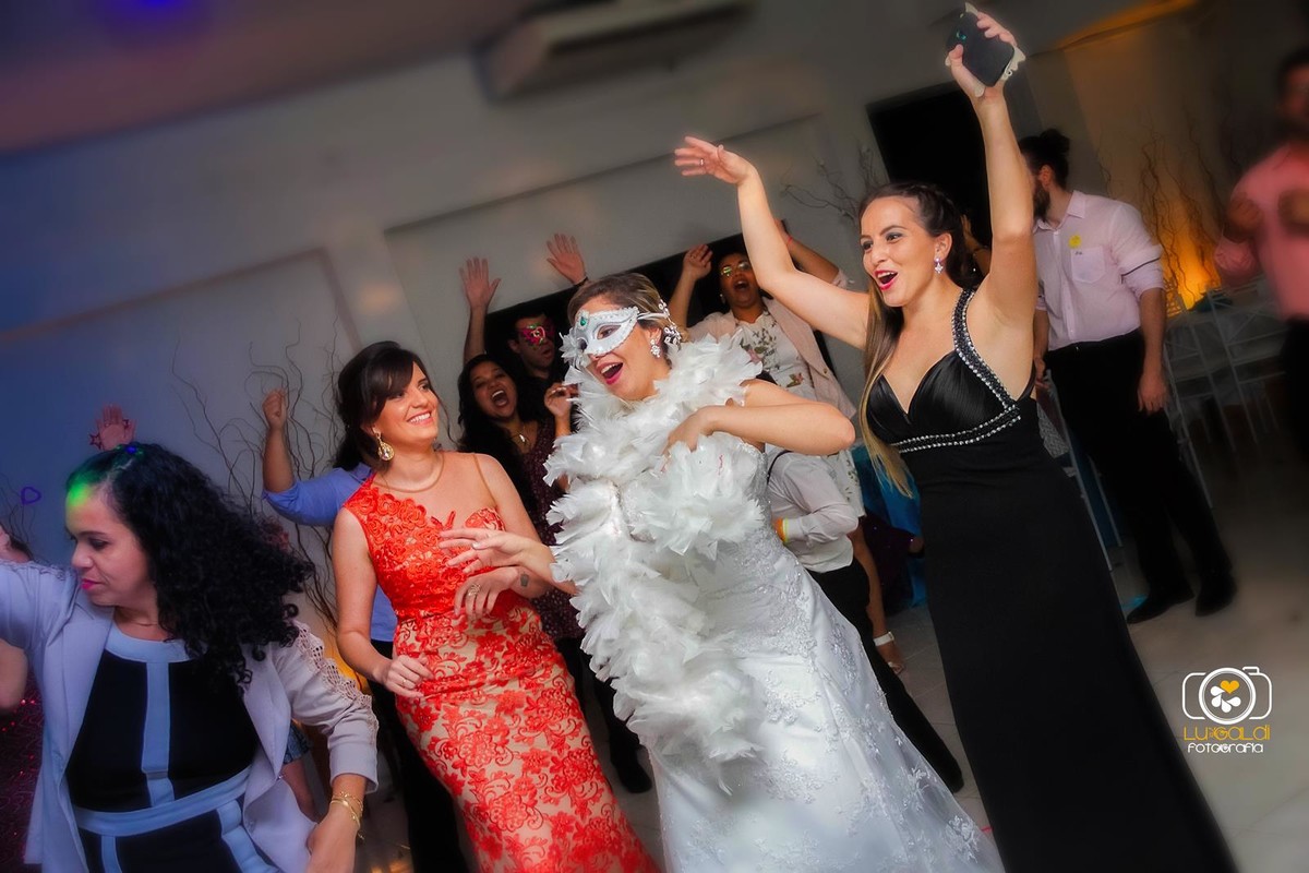 Fotos tiradas por Lu Galdi Fotografia , registrando a  Cerimonia Religiosa  de Casamento de Suellen e Milton  no  Espaço Toque de Amor , na cidade de Piracicaba/SP ,