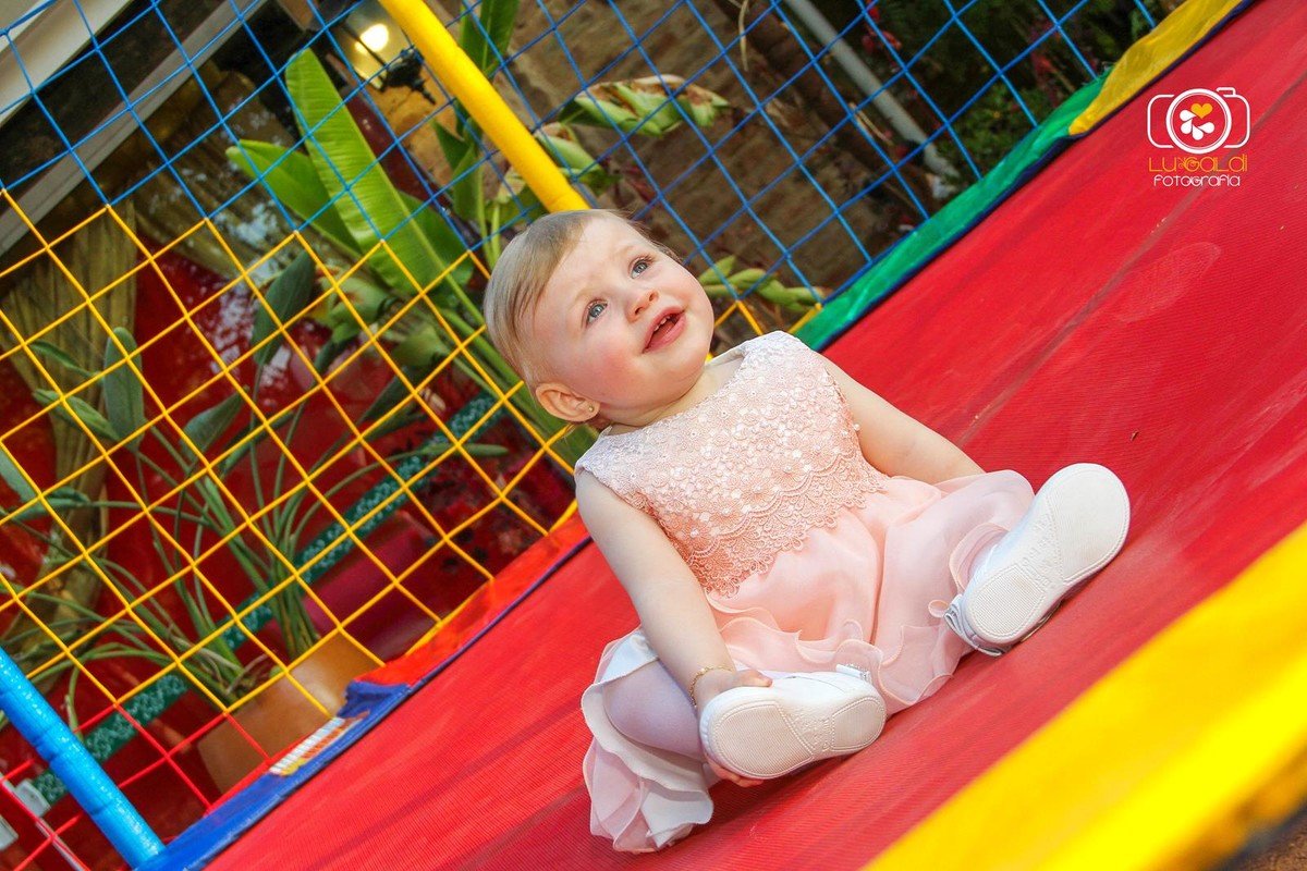 Fotos tiradas por Lu Galdi Fotografia , registrando o Primeiro Aninho de Isabella , na cidade de Piracicaba/SP , no Salão de Festas Maravilha Eventos