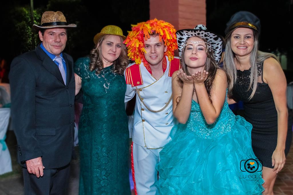 Fotos tiradas por Lu Galdi fotografia , em Aniversario de 15 anos de Bianca Rodrigues , na cidade de Piracicaba /SP , na Chacara Suissa , comemorando seus 15 anos , em sua festa linda de debutante !
