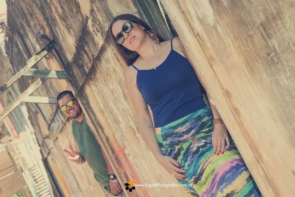 Casal  apaixonado em seu ensaio pré-wedding em Piracicaba SP registrado por Lu Galdi Fotografia , no bairro  Monte Alegre .