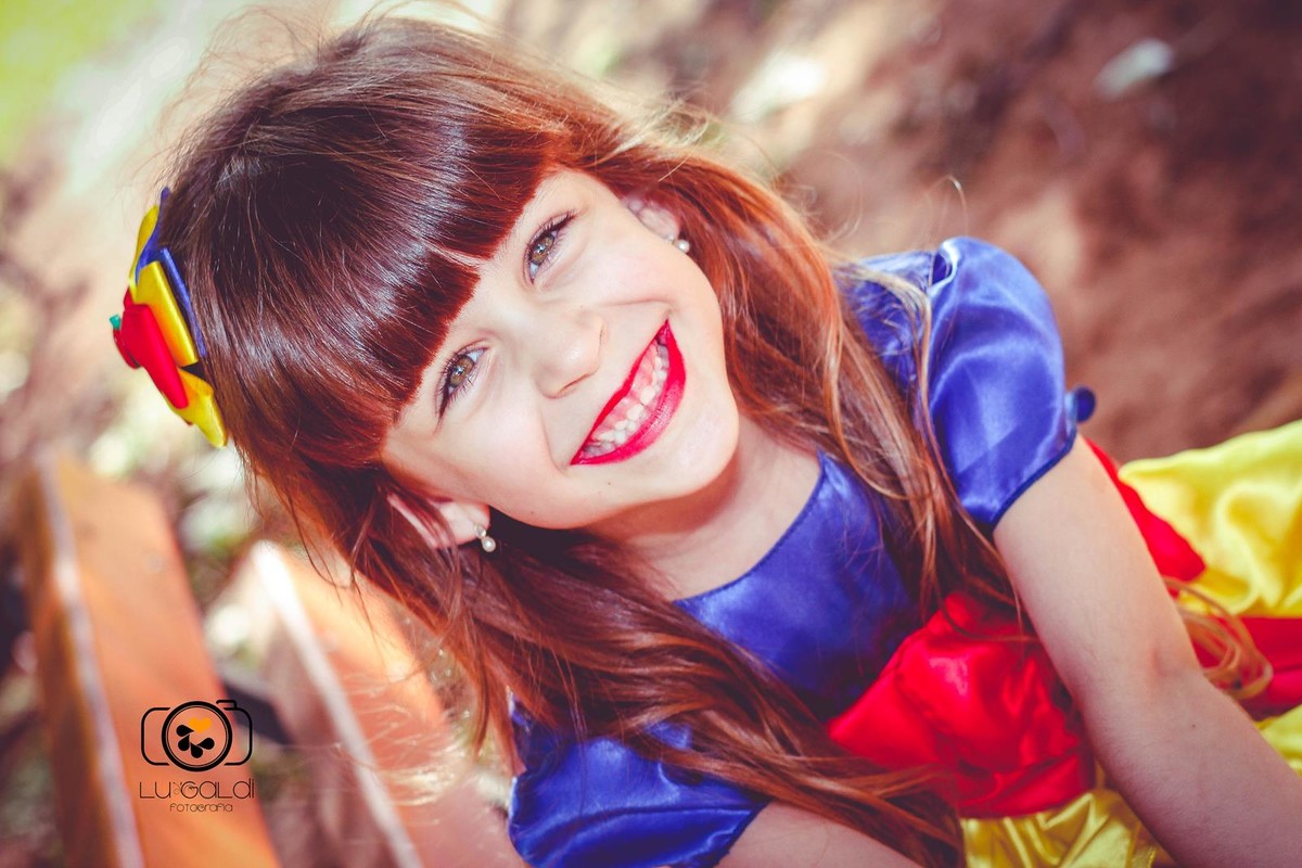 Mini Ensaio Infantil , da pequena Mariana , por Lu Galdi Fotografia , na cidade de Piracicaba/SP, em Parque da Rua do Porto , ensaio infantil , lindo , animado , tema da Branca de Neve