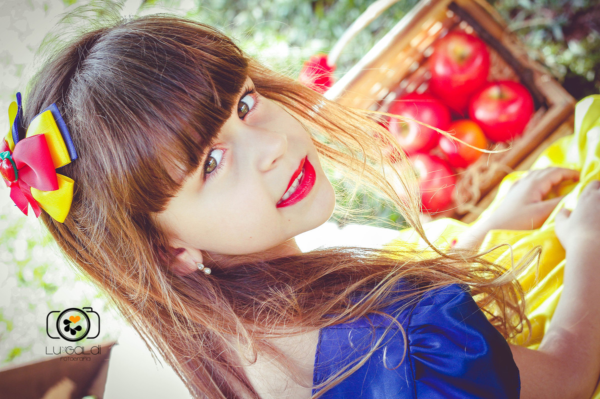 Mini Ensaio Infantil , da pequena Mariana , por Lu Galdi Fotografia , na cidade de Piracicaba/SP, em Parque da Rua do Porto , ensaio infantil , lindo , animado , tema da Branca de Neve