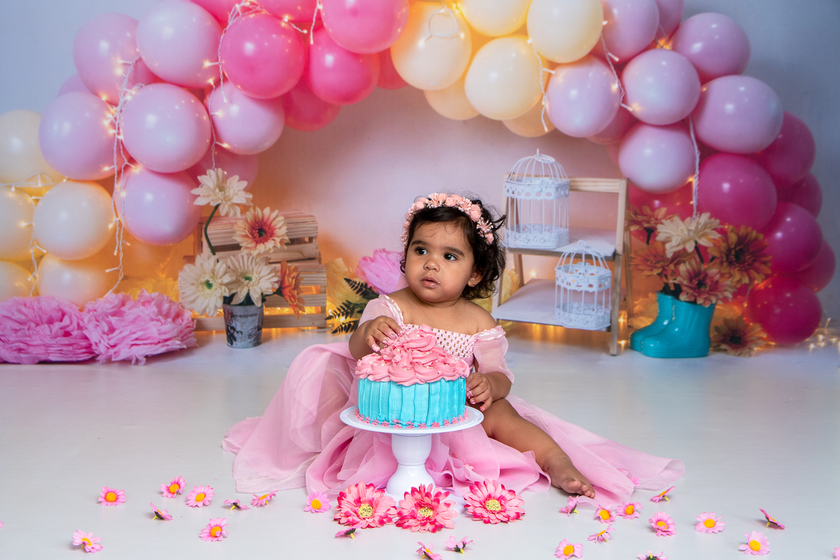 É Pic, É pic, é hora, é hora, é Hora do bolo no Smash the cake tema jardim encantado