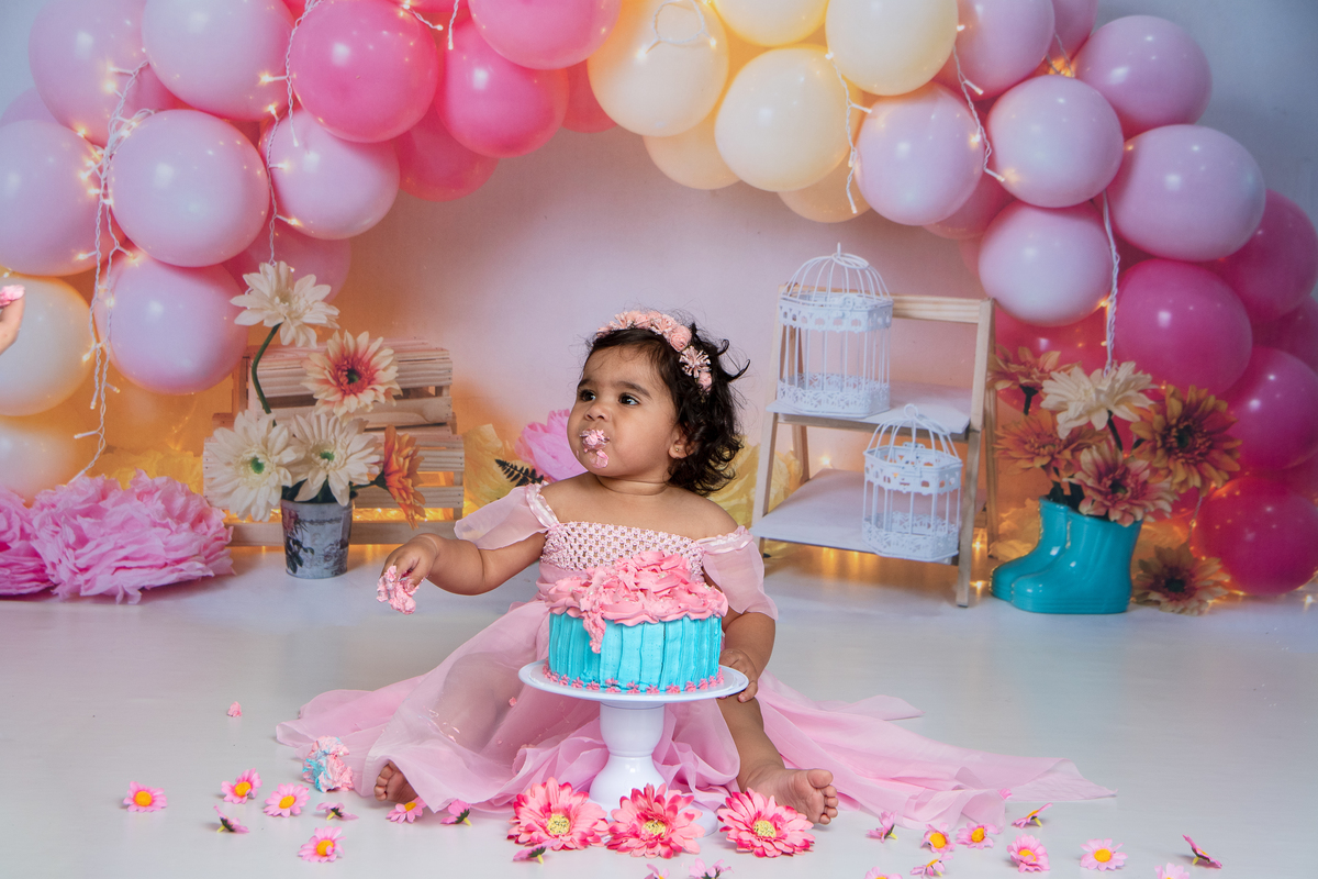 É Pic, É pic, é hora, é hora, é Hora do bolo no Smash the cake tema jardim 