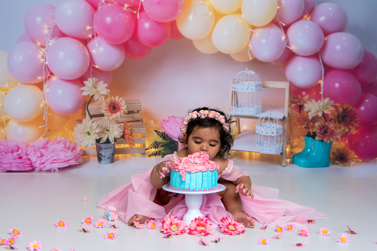 É Pic, É pic, é hora, é hora, é Hora do bolo no Smash the cake tema jardim 