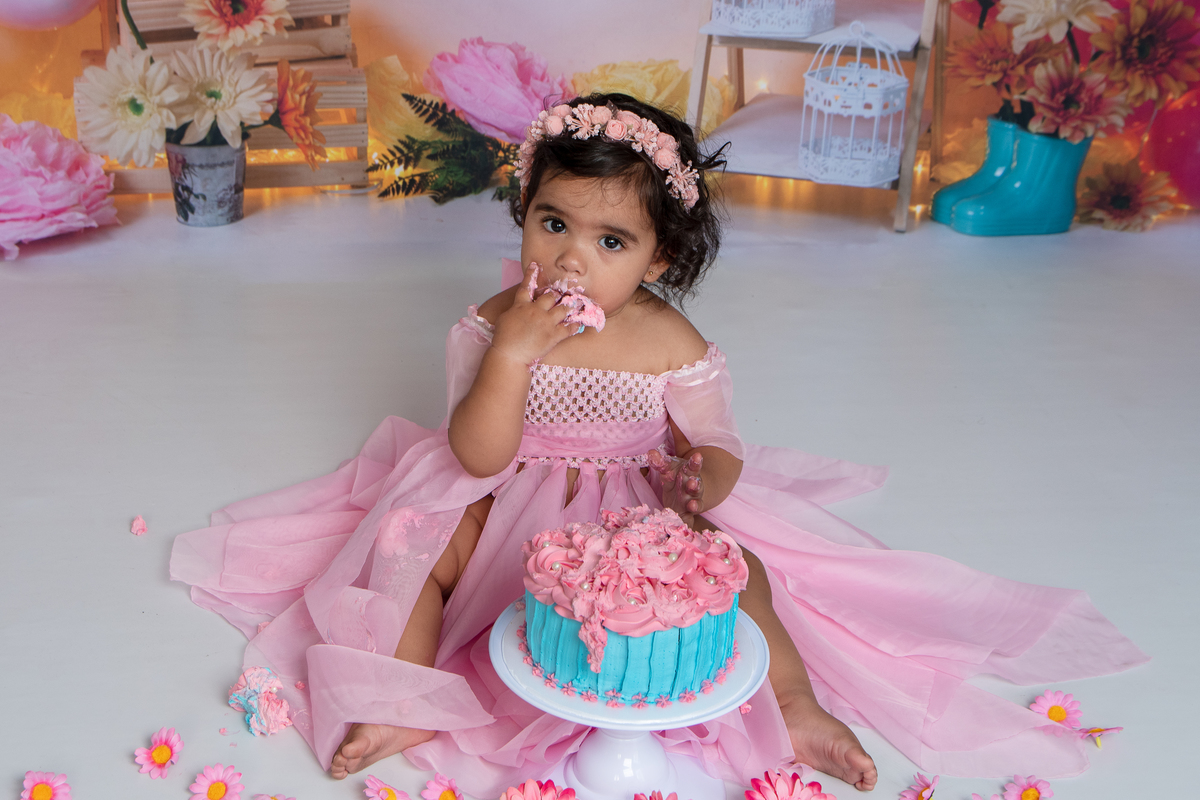 É Pic, É pic, é hora, é hora, é Hora do bolo no Smash the cake tema jardim 