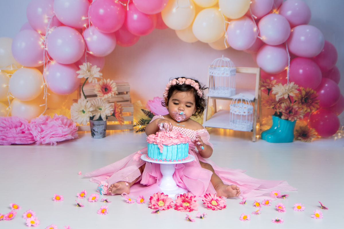 É Pic, É pic, é hora, é hora, é Hora do bolo no Smash the cake tema jardim 