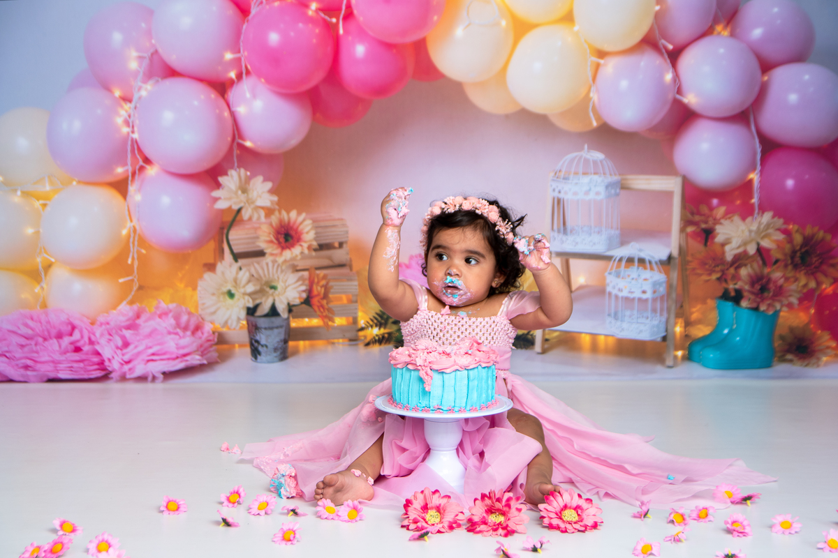 É Pic, É pic, é hora, é hora, é Hora do bolo no Smash the cake tema jardim 