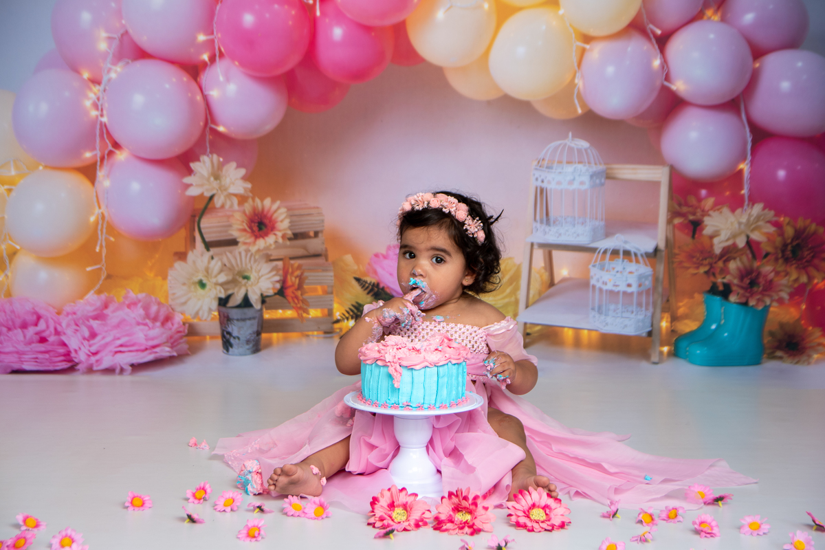 É Pic, É pic, é hora, é hora, é Hora do bolo no Smash the cake tema jardim 