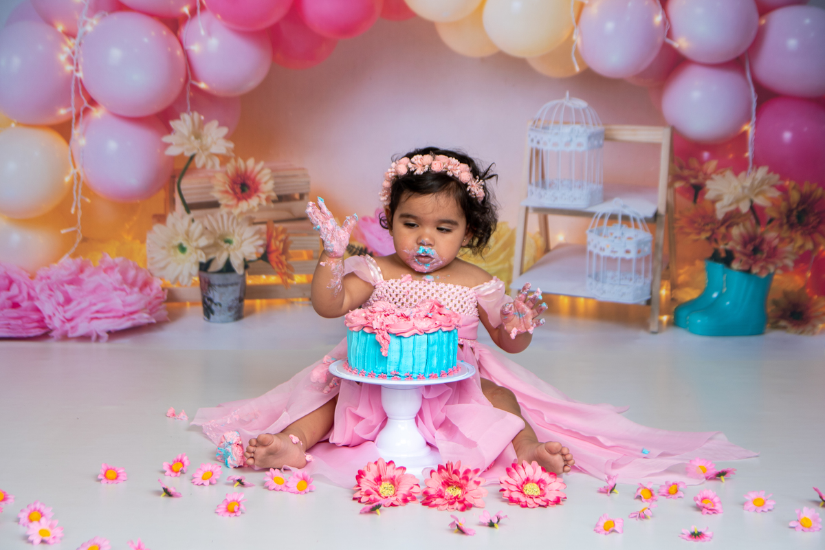 É Pic, É pic, é hora, é hora, é Hora do bolo no Smash the cake tema jardim 