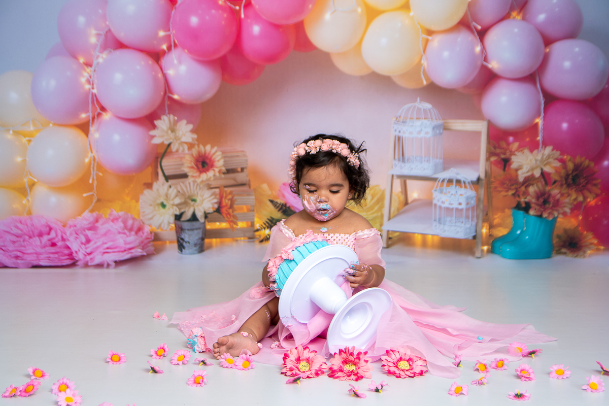 É Pic, É pic, é hora, é hora, é Hora do bolo no Smash the cake tema jardim 