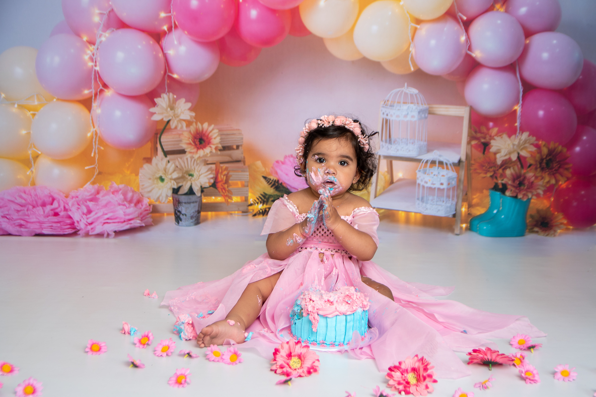 É Pic, É pic, é hora, é hora, é Hora do bolo no Smash the cake tema jardim 