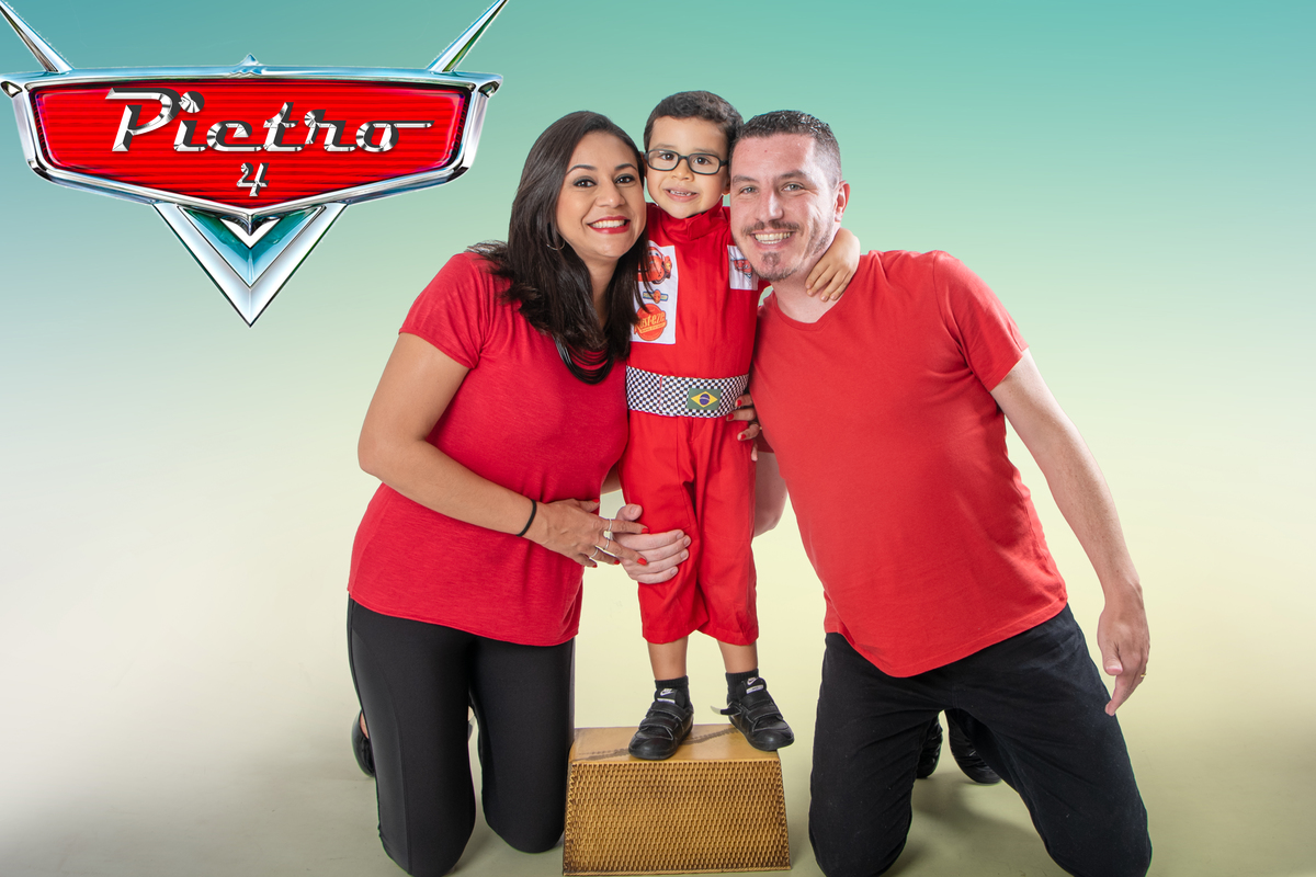 Relâmpago Mcqueen, Mat, Ruivo e toda a turminha estavam presentes no ensaio fotográfico com tema Carros