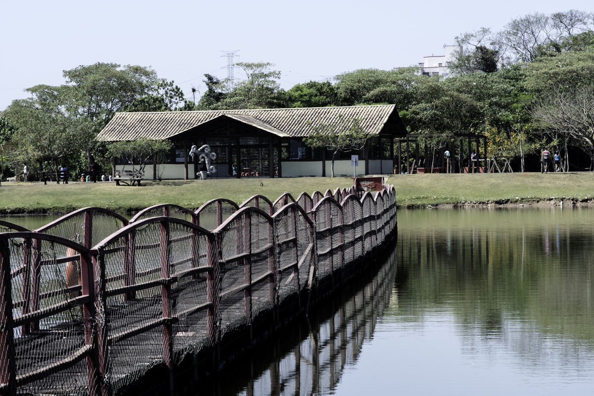 Ponte do Parque centenário em Mogi das cruzes