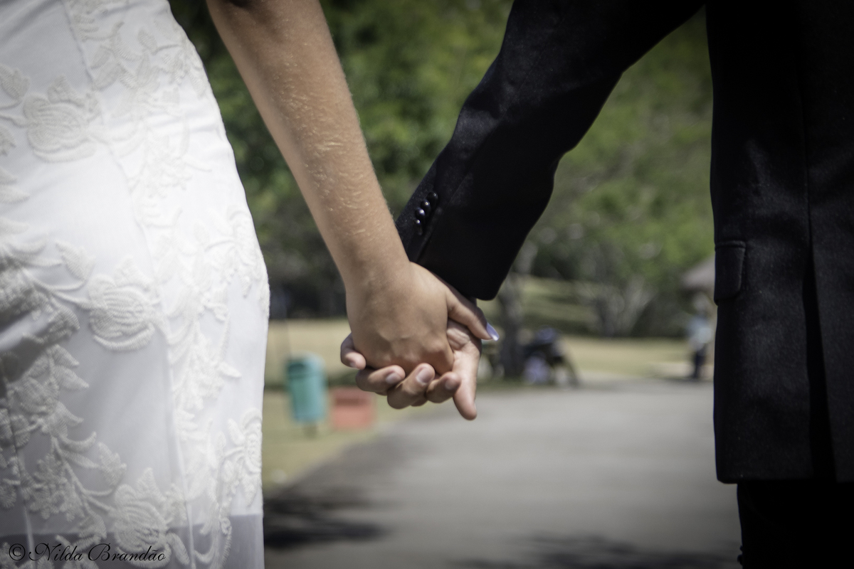 De mãos dadas, unidos pelo amor