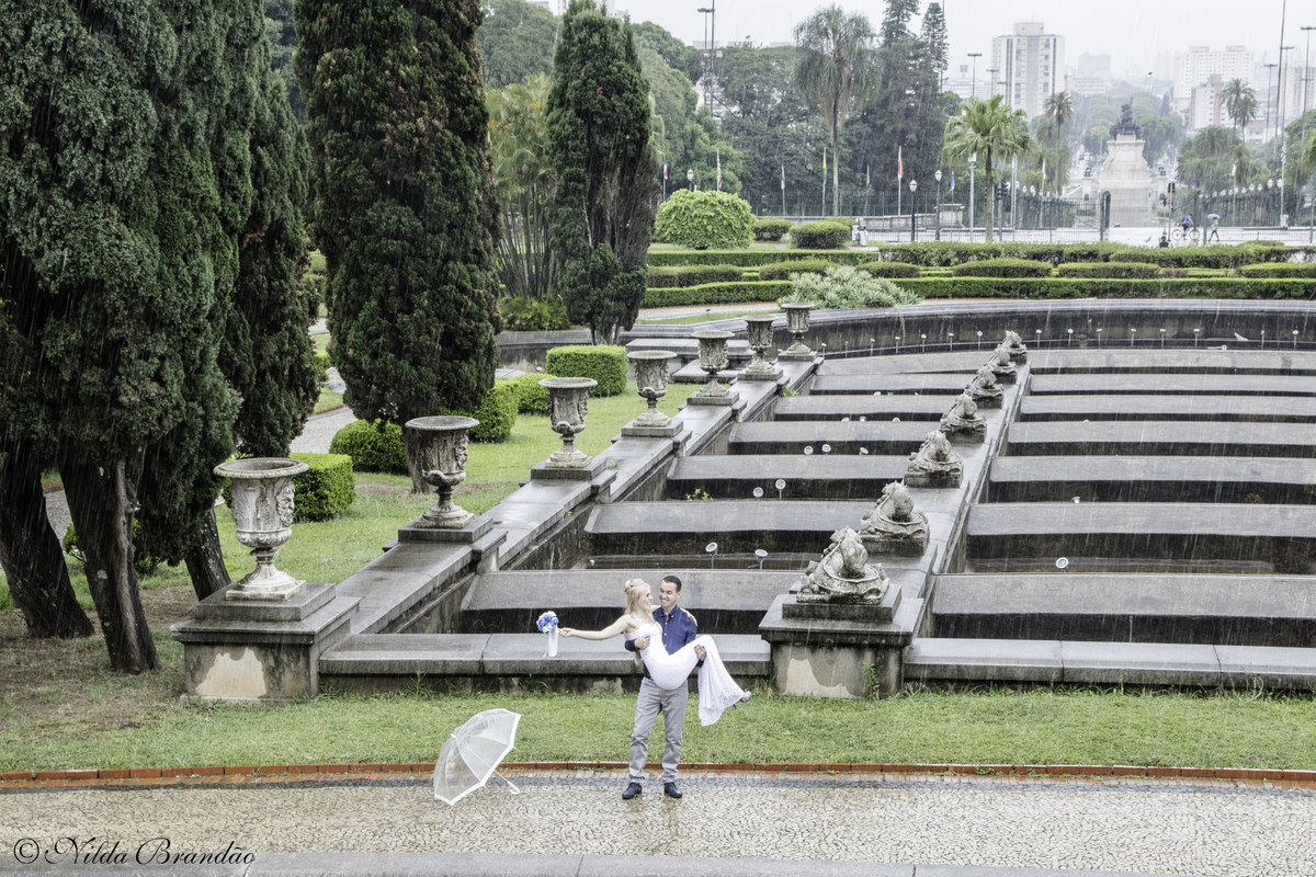 O Museu do Ipiranga foi o local escolhido para o casal recem casado fazer um lindo ensaio fotográfico.