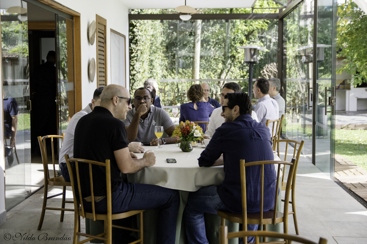 Reunião de empresa nesse ambiente e outro nível! Detalhe de evento corporativo 