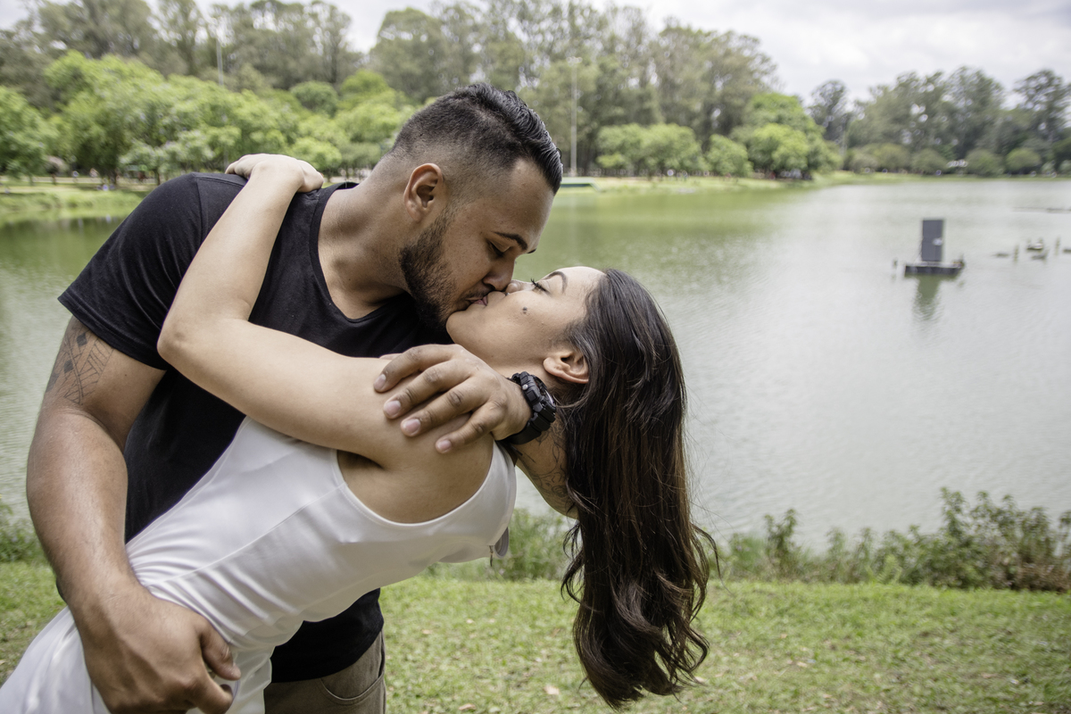 O Lago faz pano de fundo no ensaio de casal da Tahiná e do Fernando. 
