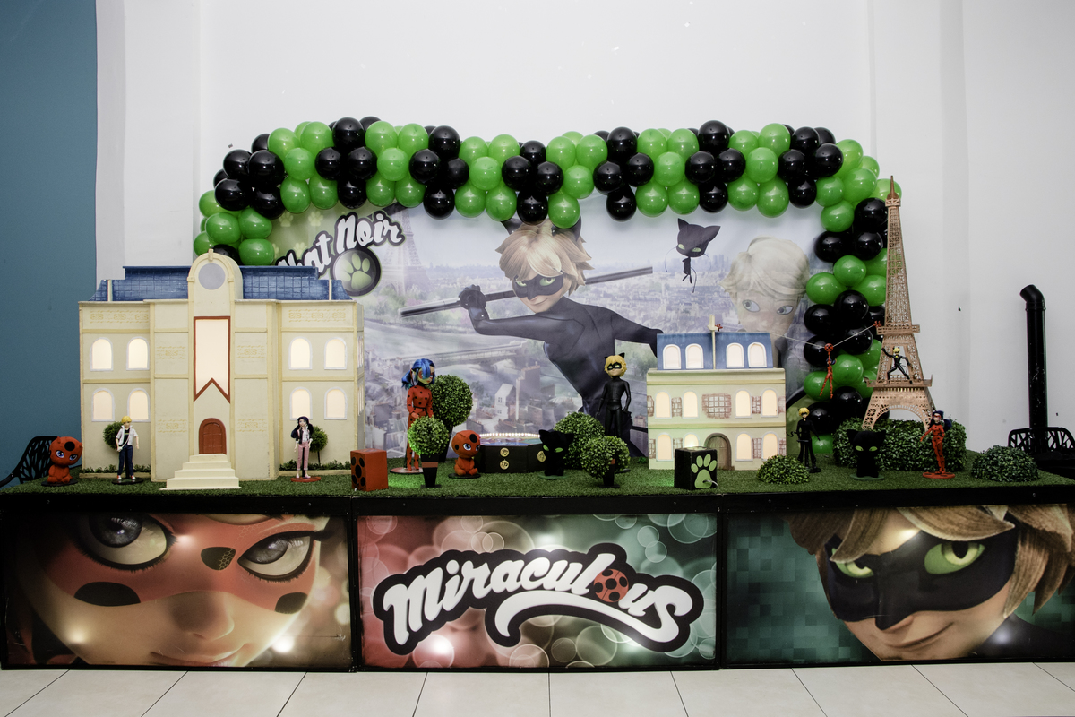 Festa de aniversario de tres anos de menino, com o tema Cat Noir