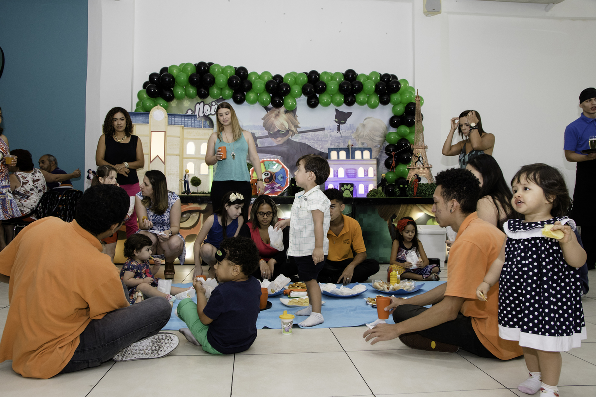 Festa de aniversario de tres anos de menino, com o tema Cat Noir