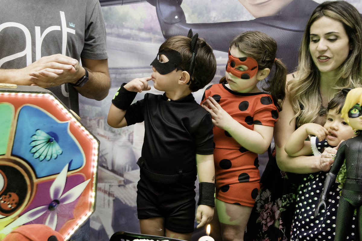 Festa de aniversario de tres anos de menino, com o tema Cat Noir