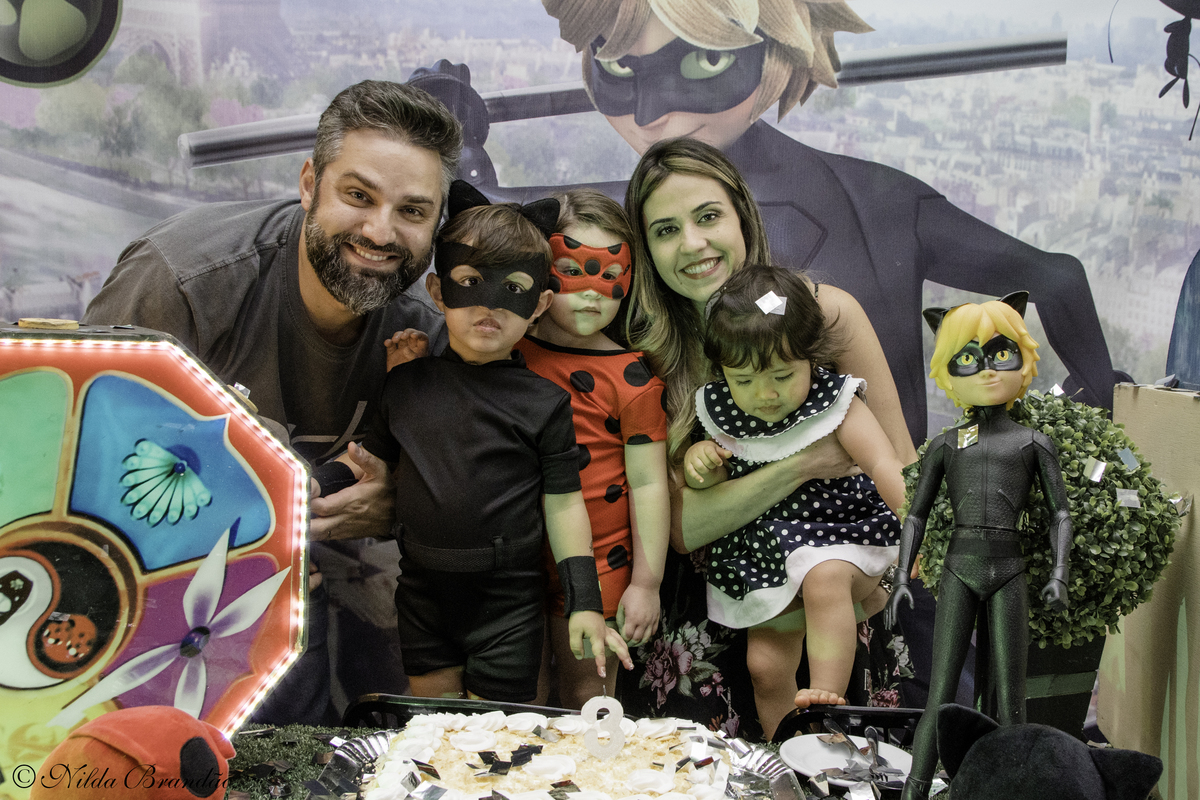 Festa de aniversario de tres anos de menino, com o tema Cat Noir