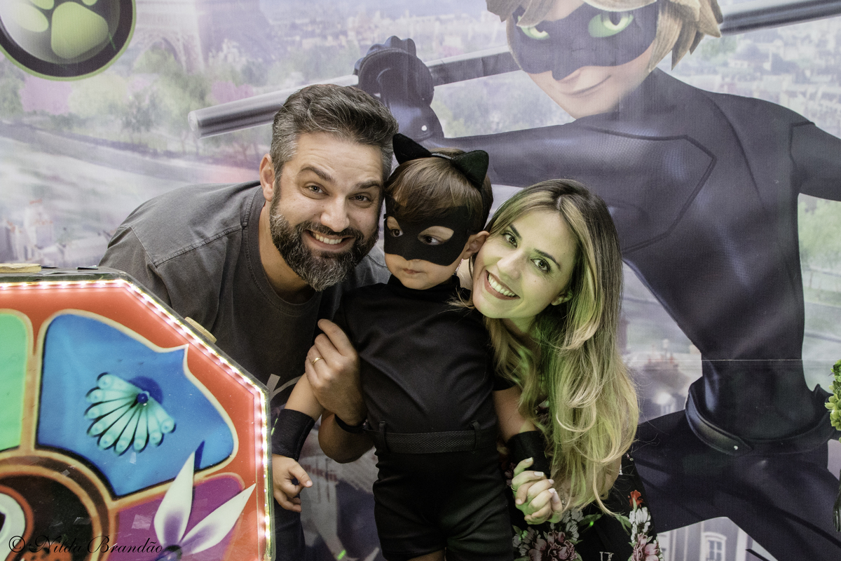 Festa de aniversario de tres anos de menino, com o tema Cat Noir