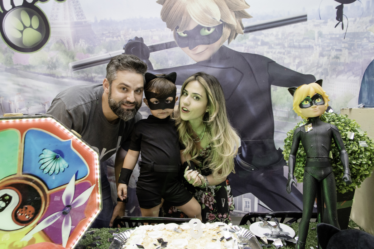 Festa de aniversario de tres anos de menino, com o tema Cat Noir