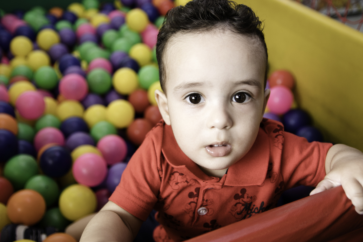 Festa de aniversario de um ano, com tema Mickey, piscina de bolinhas