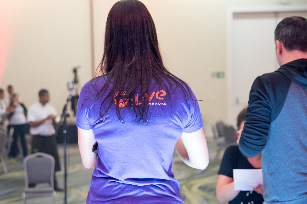 Integrantes da Live Karaokê se preparando para mais um dia de diversão 
