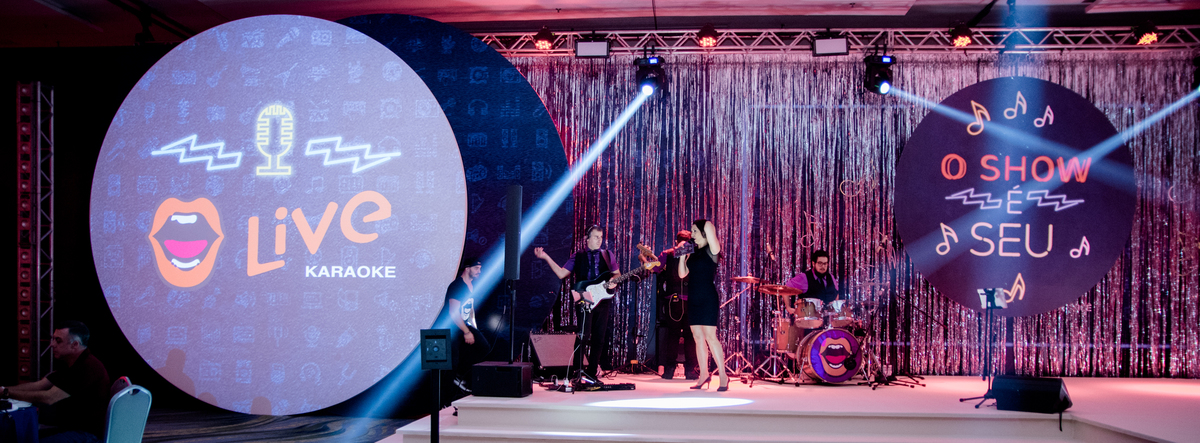 Integrantes da Live Karaokê se preparando para mais um dia de diversão 