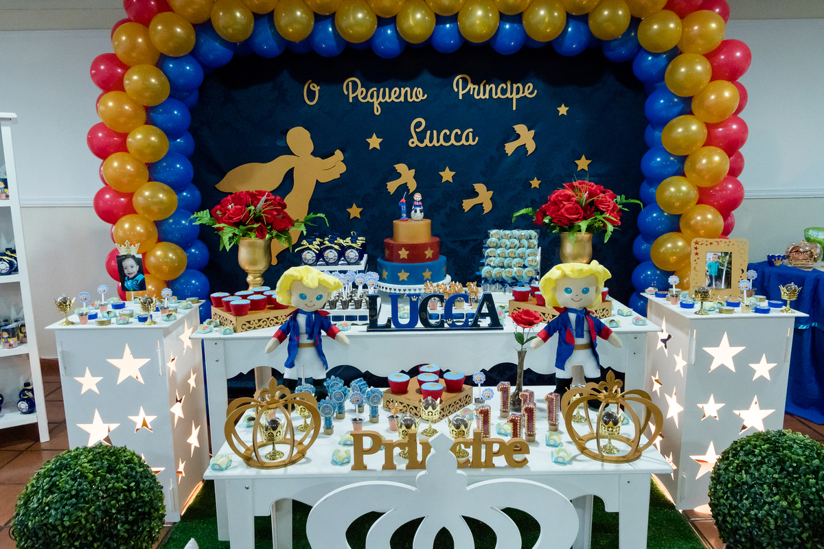 A mesa com tema O Pequeno Principe no aniversario do Lucca