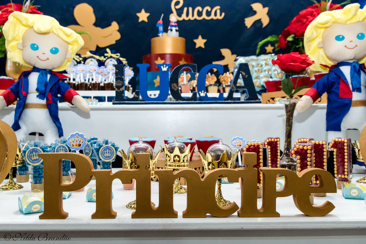 Detalhe dos enfeites da mesa com tema O Pequeno principe, que ficou lindo! 