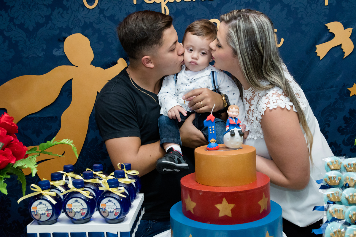 A primeira festa de aniversario com o Tema o Pequeno principe 
