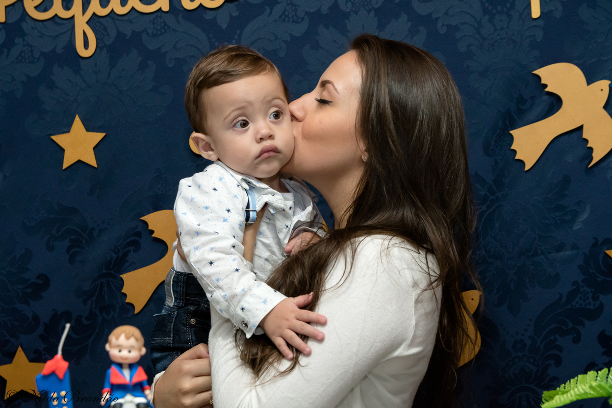 Aniversariante com a Dinda na sua festinha de primeiro aniversario
