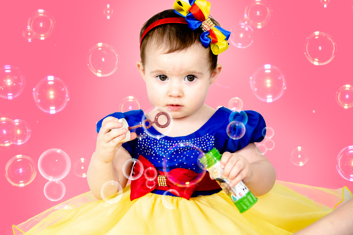 Juntar mundo do faz de conta em fotografias de estudio, ensaio infantil lúdico e encantador, com tema da Branca de neve. 