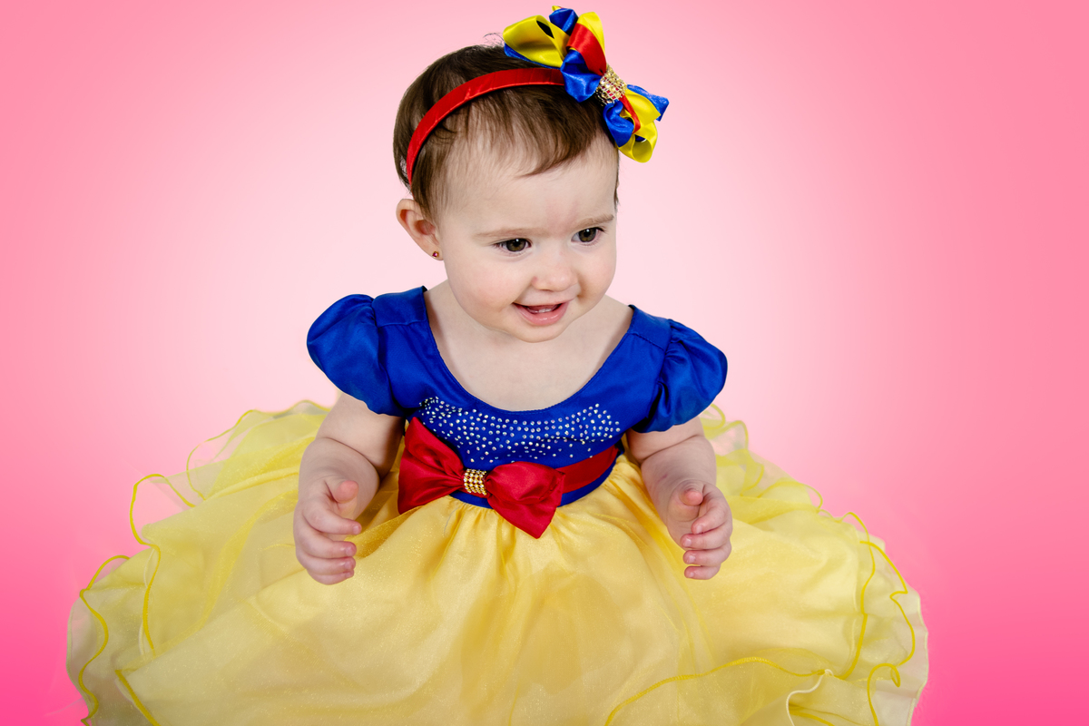 Juntar mundo do faz de conta em fotografias de estudio, ensaio infantil lúdico e encantador, com tema da Branca de neve. 