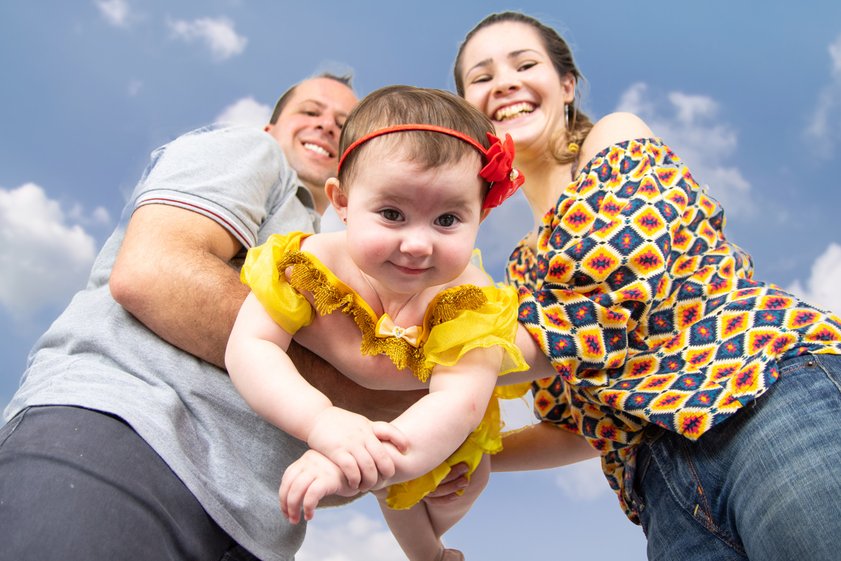 Juntar mundo do faz de conta em fotografias de estudio, ensaio infantil lúdico e encantador, com fotografias de familia