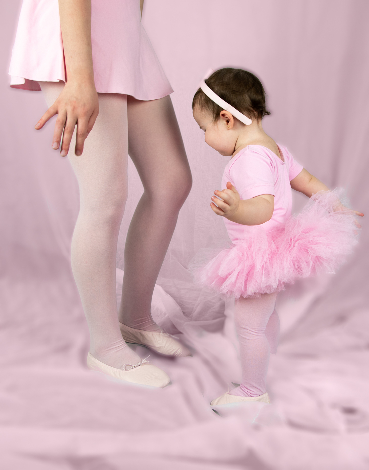 Juntar mundo do faz de conta em fotografias de estudio, ensaio infantil lúdico e encantador, em ensaio mãe e filha bailarinas.