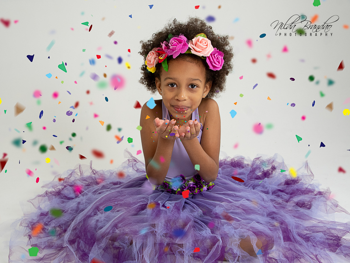 Ensaio fotográfico infantil lúdico, cheio de magia e encantamento, com fadas, princesas e faz de conta. 