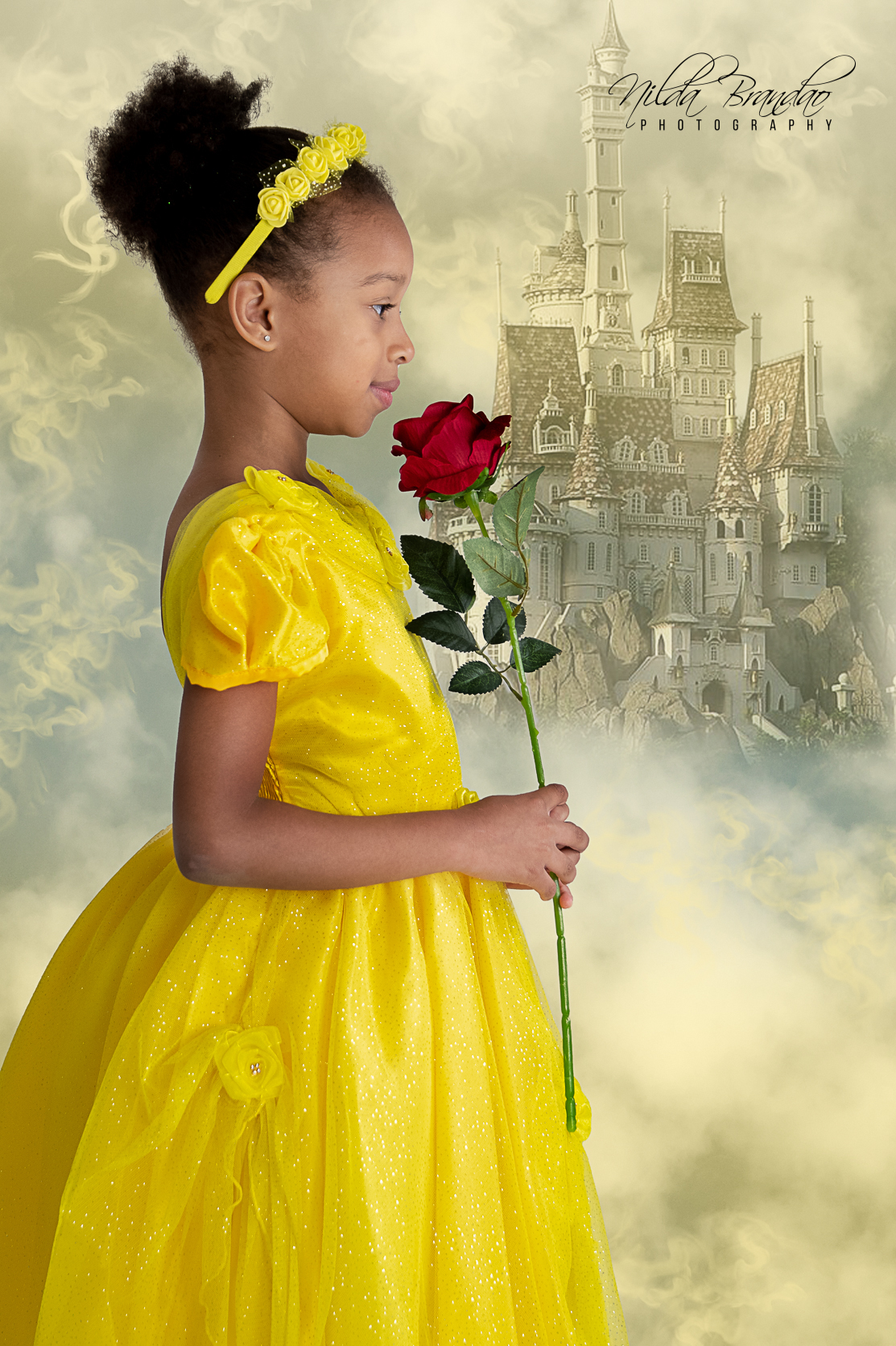 Ensaio fotográfico infantil lúdico, cheio de magia e encantamento, com fadas, princesas e faz de conta. 