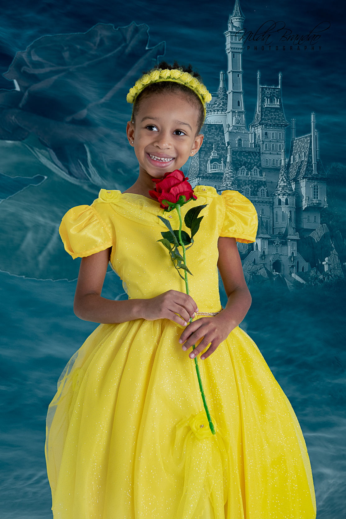 Ensaio fotográfico infantil lúdico, cheio de magia e encantamento, com fadas, princesas e faz de conta. 