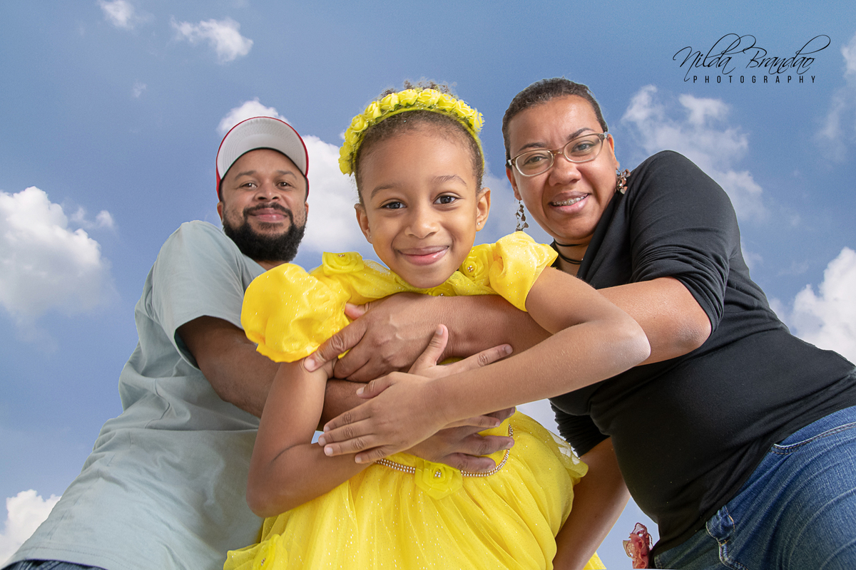 Ensaio fotográfico infantil lúdico, cheio de magia e encantamento, com fadas, princesas e faz de conta. 