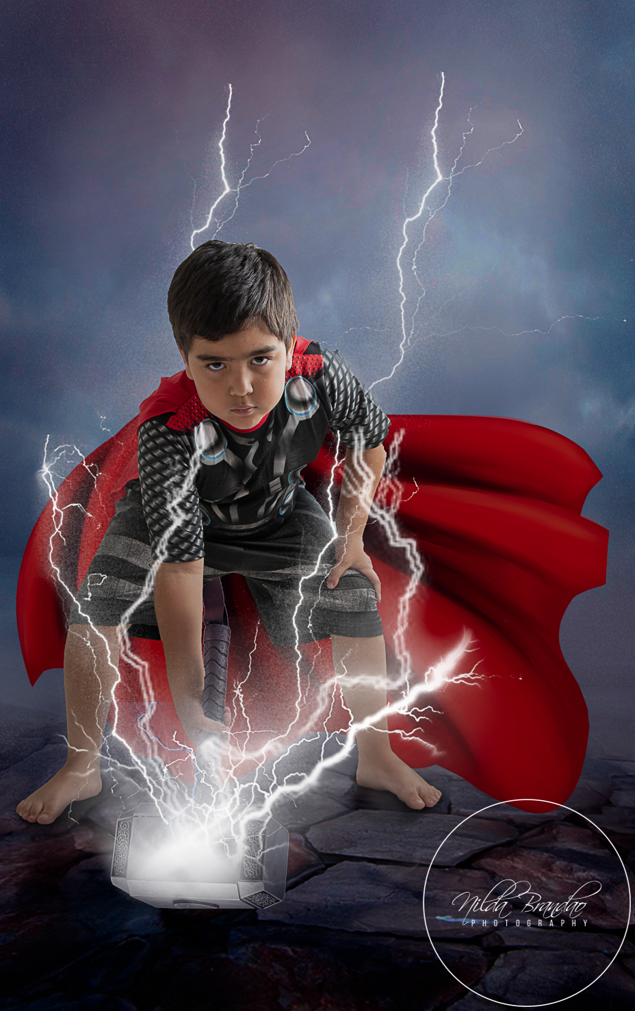 Ensaio fotográfico Lúdico. 
Thor, deus do trovão.