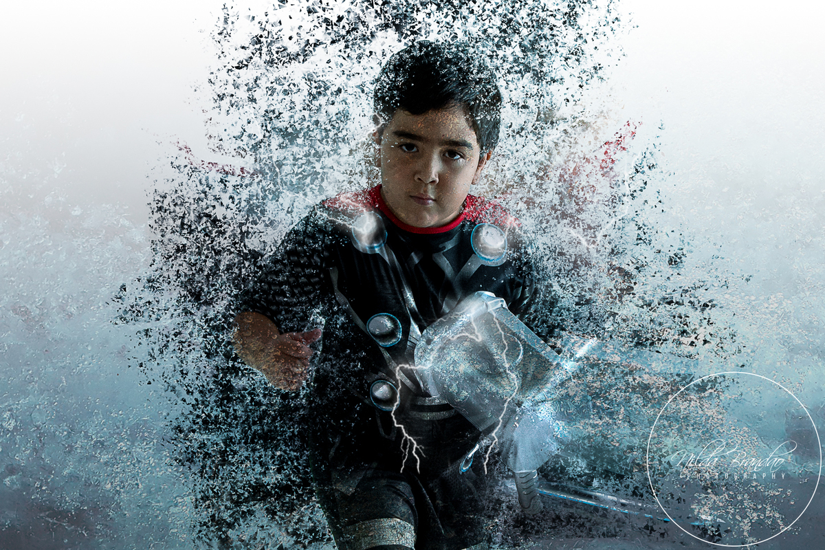 Ensaio fotográfico Lúdico. 
Thor, deus do trovão.